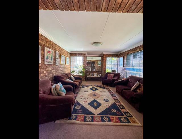 5 BEDROOM HOUSE FOR SALE IN MONTANA PARK